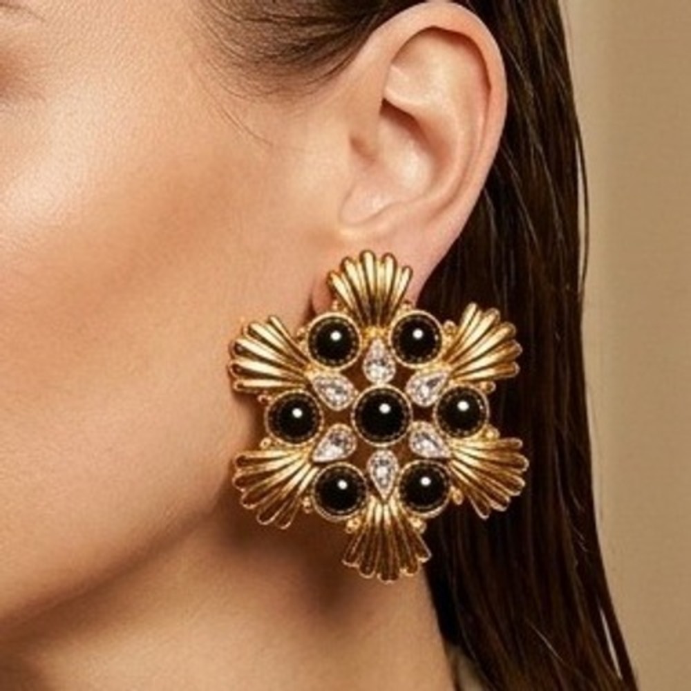 Sue Ellen Vintage Gold Tone Black Cabochon Rhinestone Starburst Clip On Earrings